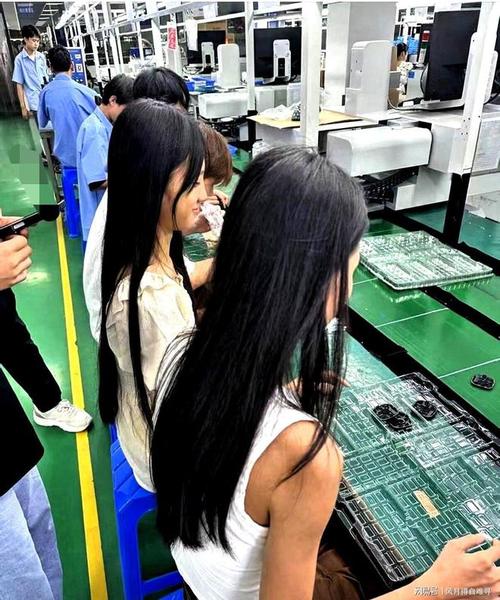 家政行业“用工荒” 年轻人为何不干？——一场关于职业尊严与现实的博弈